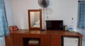 TV a/nebo společenská místnost v ubytování Chill Beach Resort + 70 fotografií