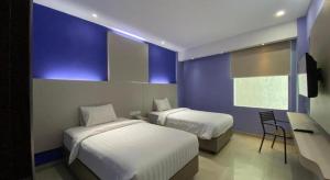 Ένα ή περισσότερα κρεβάτια σε δωμάτιο στο Kharisma Hotel