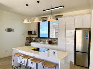 Η κουζίνα ή μικρή κουζίνα στο Dolphinbeach Escape +15 φωτογραφίες