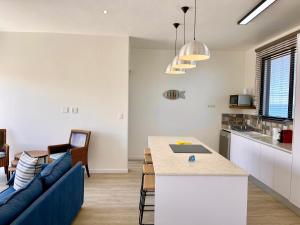 Η κουζίνα ή μικρή κουζίνα στο Dolphinbeach Escape