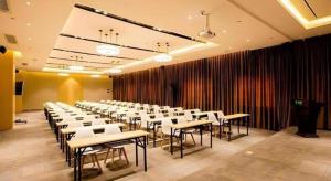 a room with rows of tables and chairs at City Comfort Inn Nanning Railway Station in Nanning