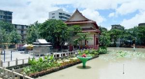 a building with a vase in the middle of a pond at Haikou Kai Wei Hotel in Haikou