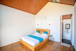 a bedroom with a bed and a wooden ceiling at Kasmi Mount Batur in Kubupenlokan