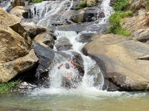 Afbeelding uit fotogalerij van Rockvin hotels in Mulhalkelle +8 foto's
