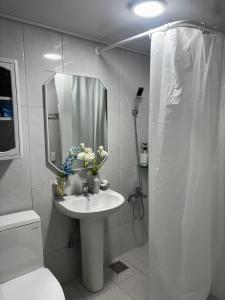 Et badeværelse på 러너리 스테이