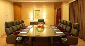 a large conference room with a long table and chairs at Hainan Junhua Haiyi Hotel in Haikou +230 photos
