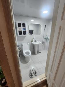 a bathroom with a toilet and a sink at 러너리 스테이 in Seoul +31 photos