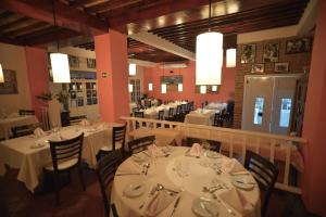 Un restaurant sau alt loc unde se poate mânca la Hotel Posada La Sorgente