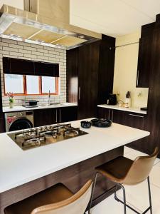 Η κουζίνα ή μικρή κουζίνα στο Gem in the heart of Sandton