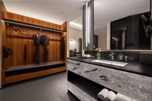 Ένα μπάνιο στο 成都宽窄巷子城际酒店 +55 φωτογραφίες