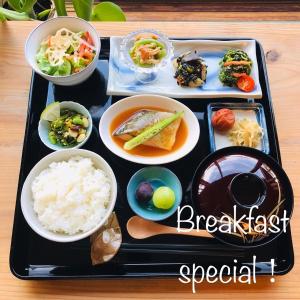 a tray of food with rice and bowls of food at Yuinoya MITSUBACHI in Imabari