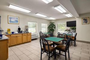 a kitchen and dining room with a table and chairs at Days Inn by Wyndham Blythewood North Columbia in Blythewood