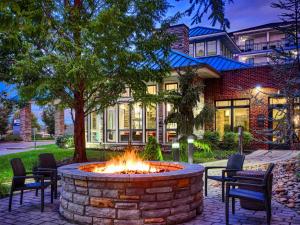 Κήπος έξω από το Hilton Garden Inn Pigeon Forge