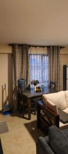 Posezení v ubytování Ebony 1br Nanyuki town