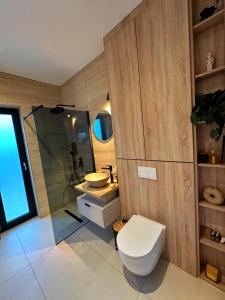 Koupelna v ubytování Transalpina Tiny House - outdoor jacuzzi + 49 fotografií