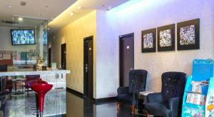 Posezení v ubytování OYO 223 D' Metro Hotel + 34 fotografií