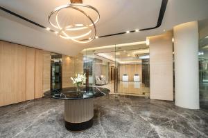 Ο χώρος του λόμπι ή της ρεσεψιόν στο Aryaduta Suite Semanggi +65 φωτογραφίες