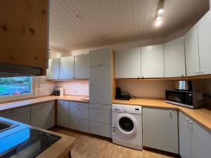 Galeriebild der Unterkunft Terrassenwohnung in ruhiger Lage -3 Zimmer A96 nähe in Schönwag + 15 Fotos