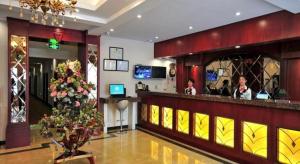 TV a/nebo společenská místnost v ubytování GreenTree Inn Zhangjiakou Jinding Ci’er Mountain Road Business Hotel