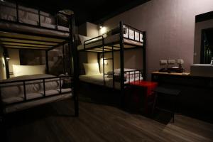Postel nebo postele na pokoji v ubytování NYS Loft Hotel