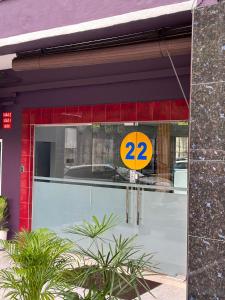 Et logo, certifikat, skilt eller en pris der bliver vist frem på Lux City Hotel