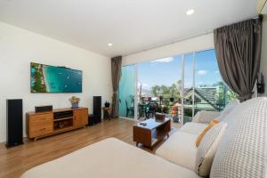 Et tv og/eller underholdning på Villa Mangosteen 3BR Seaview Pool and Rooftop