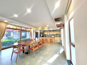 Kuchyň nebo kuchyňský kout v ubytování Vinh Loc Garden Villa