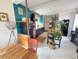 Kuchyň nebo kuchyňský kout v ubytování L'escale Maison Wifi Parking Privé Un Séjour à Part