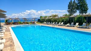 La alberca dentro o cerca de Koulouris Beach Hotel