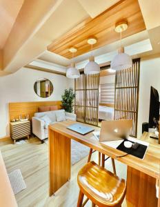 Χώρος καθιστικού στο Condo Near Mactan Cebu Airport +20 φωτογραφίες