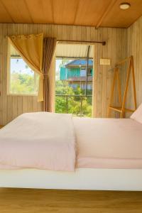 Ένα ή περισσότερα κρεβάτια σε δωμάτιο στο Nhà Của Thùy