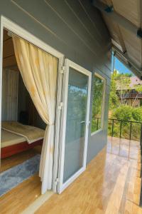 En balkon eller terrasse på Nhà Của Thùy