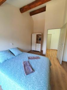 Ένα ή περισσότερα κρεβάτια σε δωμάτιο στο La Grange