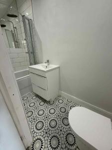 Ένα μπάνιο στο Simple & Peaceful Space