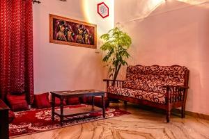 Un lugar para sentarse en Fire Room - Elements from Hexa Stays