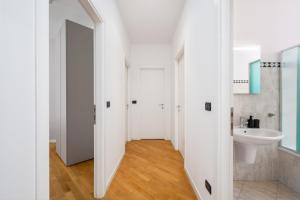 a white bathroom with a sink and a toilet at Casa Lusso con 3 Camere con Affaccio Esclusivo su San Petronio in Bologna +30 photos