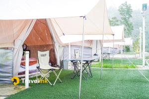 Κήπος έξω από το Sun CampGround