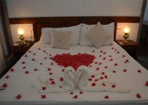 Voodi või voodid majutusasutuse Malima Weligambay Villas toas