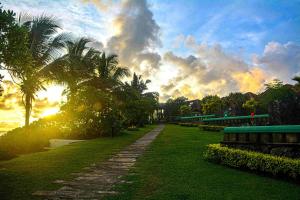 Aed väljaspool majutusasutust Malima Weligambay Villas