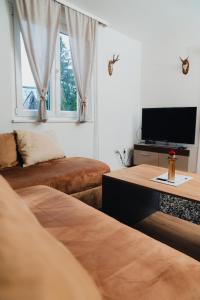 Et tv og/eller underholdning på Voll ausgestattete 3 Zimmer Wohnung mit 2 Schlafzimmer + 46 billeder