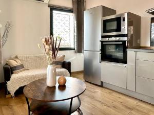 a living room with a vase of flowers on a table at Chez Tao in Carqueiranne