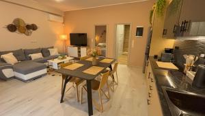 Televiisor ja/või meelelahutuskeskus majutusasutuses Mocha Luxury Residence