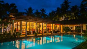 Bazén v ubytování Villa Blue Lotus Katunayake nebo v jeho okolí