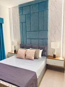 Ένα ή περισσότερα κρεβάτια σε δωμάτιο στο The Golfside Luxe