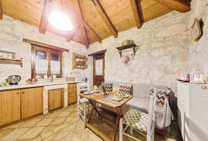 Kuchyň nebo kuchyňský kout v ubytování Villa Poseidon Executive Suite