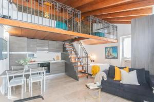 Kuchyň nebo kuchyňský kout v ubytování Domus in Como by Rent All Como