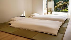 Postel nebo postele na pokoji v ubytování Poka Villa Matsushioen 松汐苑 熱海 + 52 fotografií