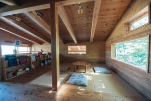 Μια τηλεόραση ή/και κέντρο ψυχαγωγίας στο 青い空と白い龍