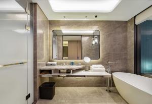 Ένα μπάνιο στο Jiujiang Fanglan Lake Kaiyuan Mingting Hotel