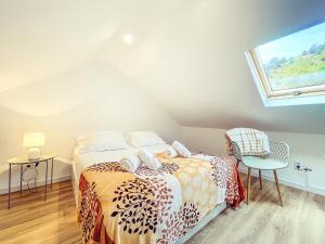 a bedroom with a bed and a window at Avo Maria 2 House by AH in Senhora do Rosário +16 photos